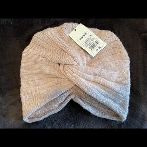 Front knotted beanie